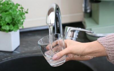 Eau du robinet : PFAS, nitrates, microplastiques… faut-il la filtrer en 2026 ?