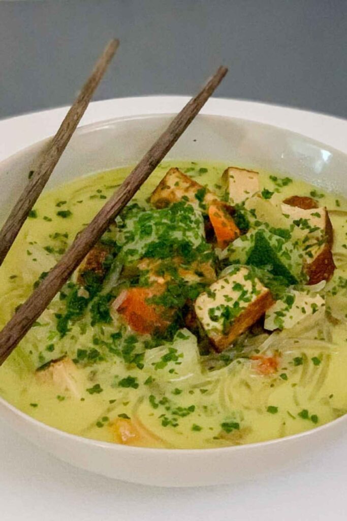 Soupe lait de coco curry aux nouilles Konjac & Tofu fumé