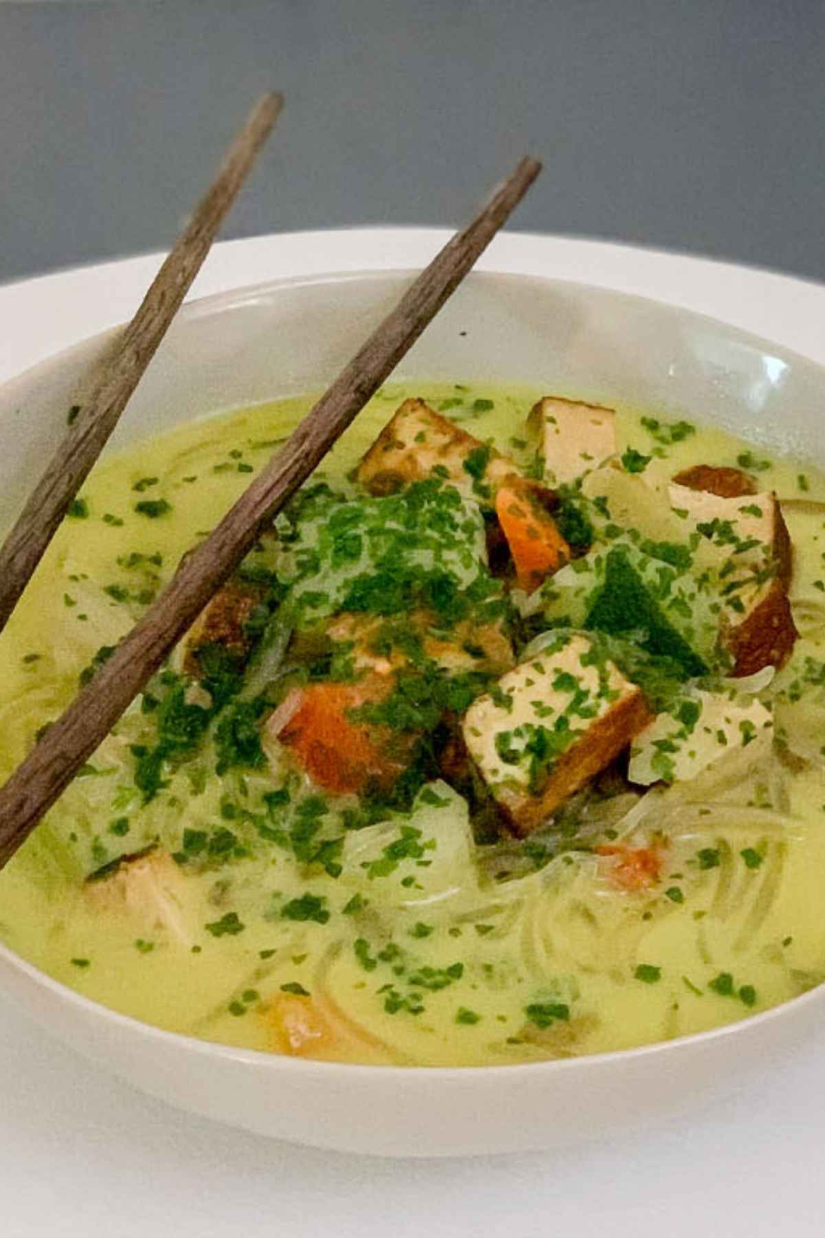 Soupe lait de coco curry aux nouilles Konjac & Tofu fumé