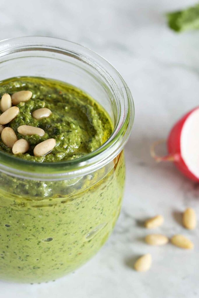 Pesto aux fanes de radis – Recette zéro déchet vegan